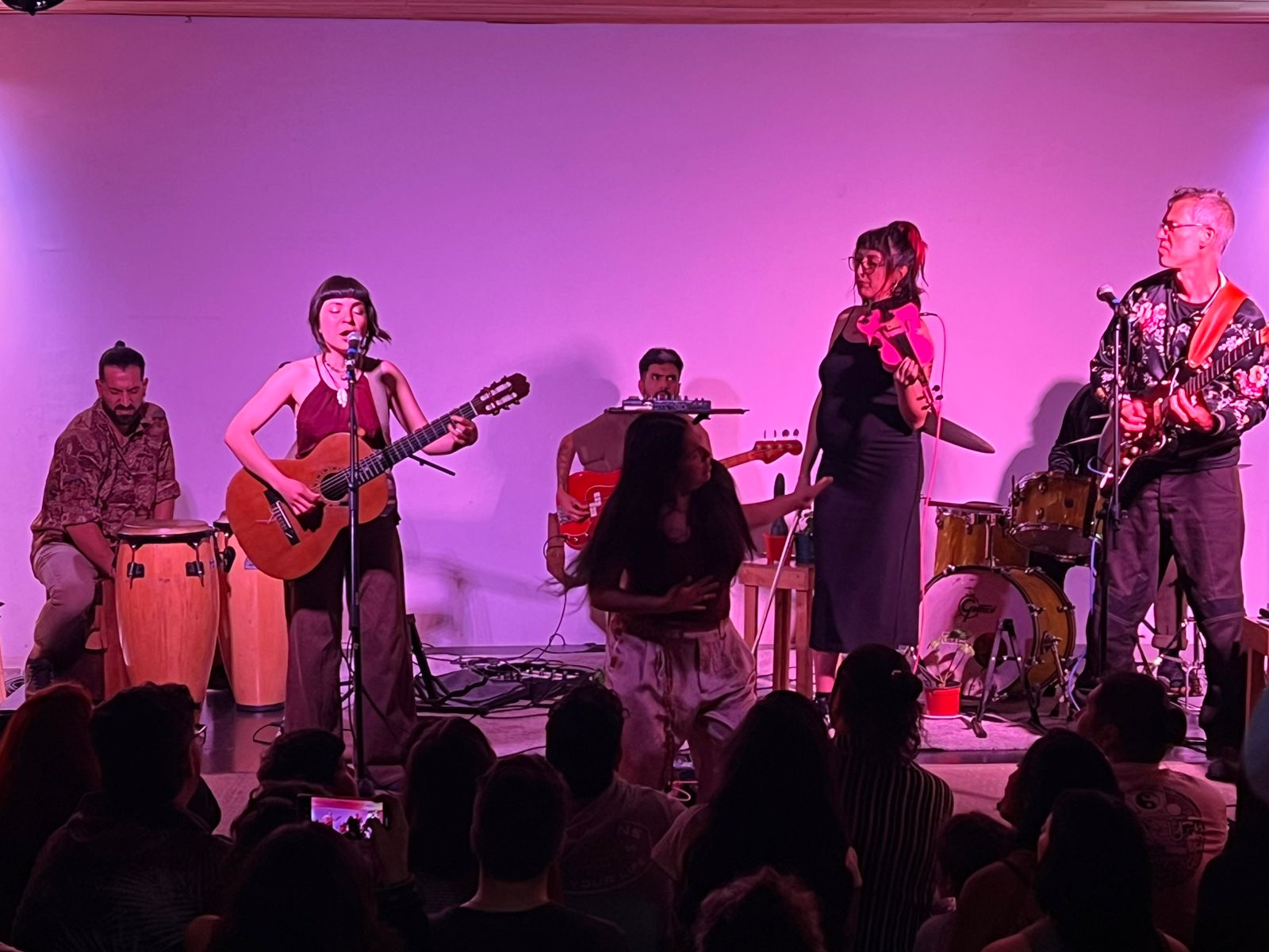 Alma Pájara encanta corazones y la particular efervescencia de la música porteña actual