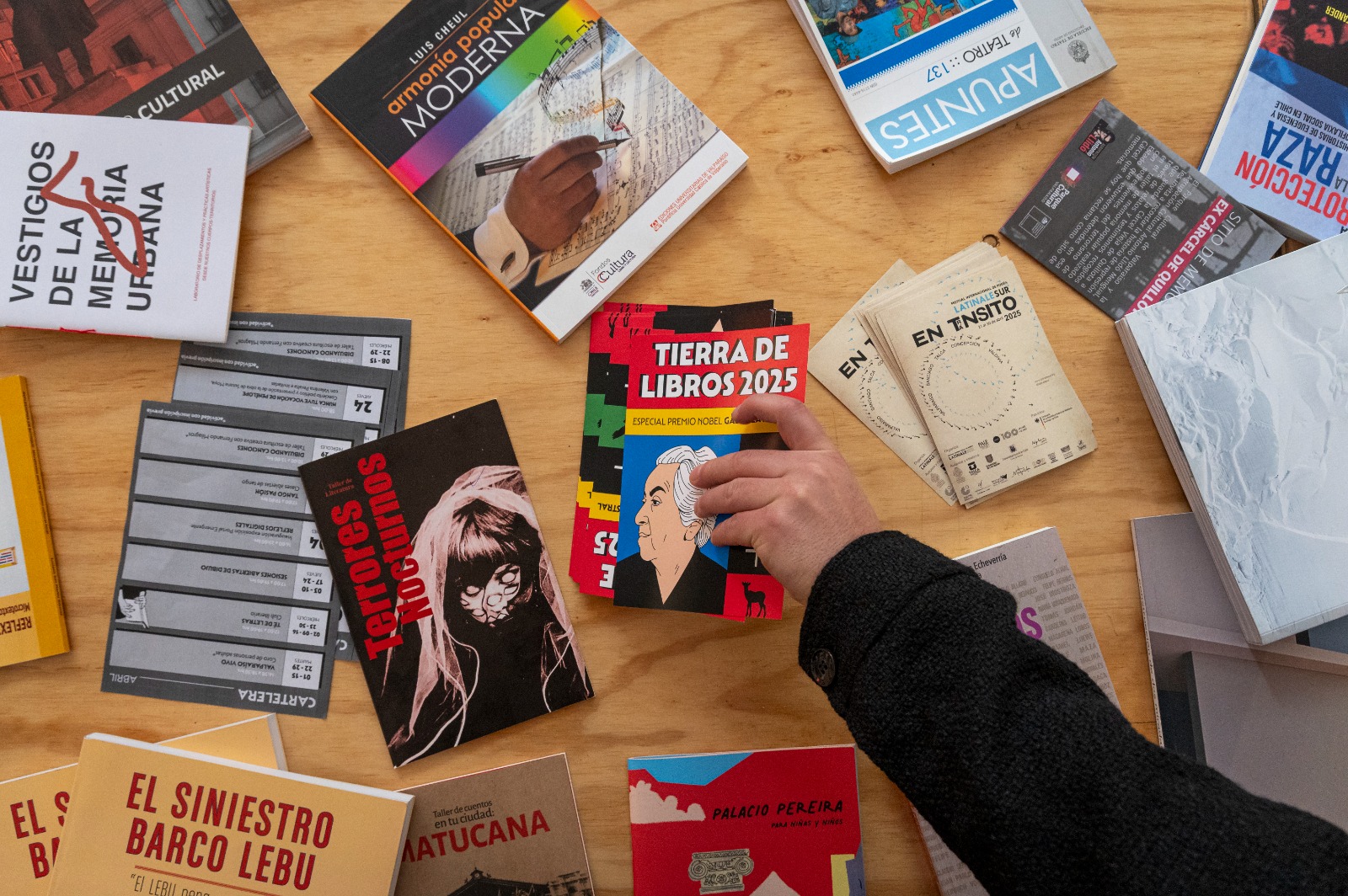 Conversatorio sobre Librería Crisis cierra actividades del Día del Libro en CENTEX